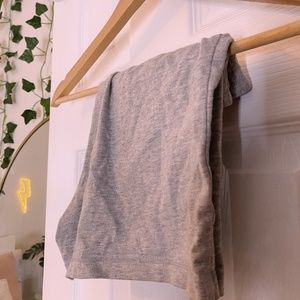 grey shorts